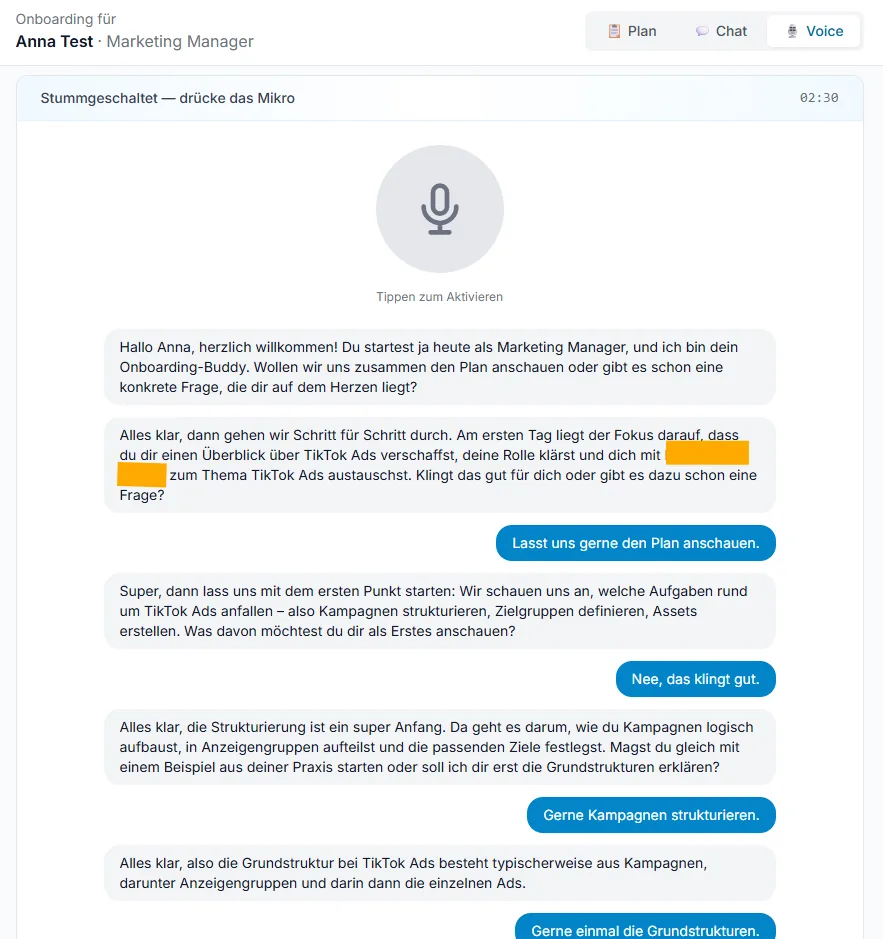 Screenshot des Onboarding-Frontends: Voice-Begleiter im Gespräch mit der neuen Mitarbeiterin Anna, Tabs Plan / Chat / Voice